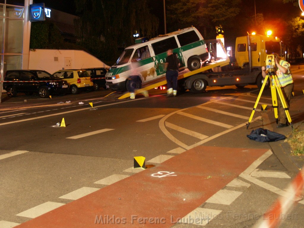 VU mit Polizeiwagen Koeln Suelz Weisshausstr P93.JPG